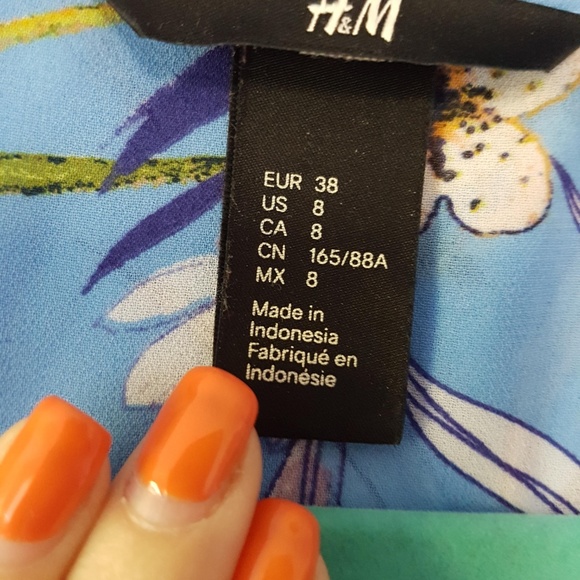 ✨2/ $12✨ - Floral Button-Down Hi-low Blouse - Picture 3 of 6